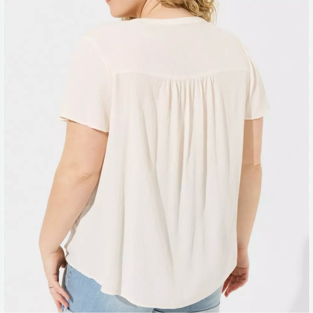 Torrid Crinkle Cream Fluttery Sleeves Blouse Size 3X - Picture 3 of 11